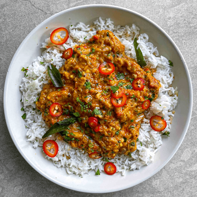 A picture showing Low FODMAP aubergine and tomato curry