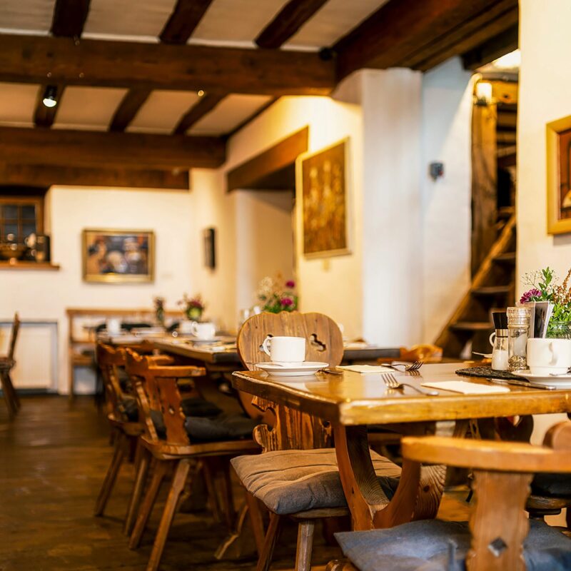 Restaurant scene - eating out on the low FODMAP diet