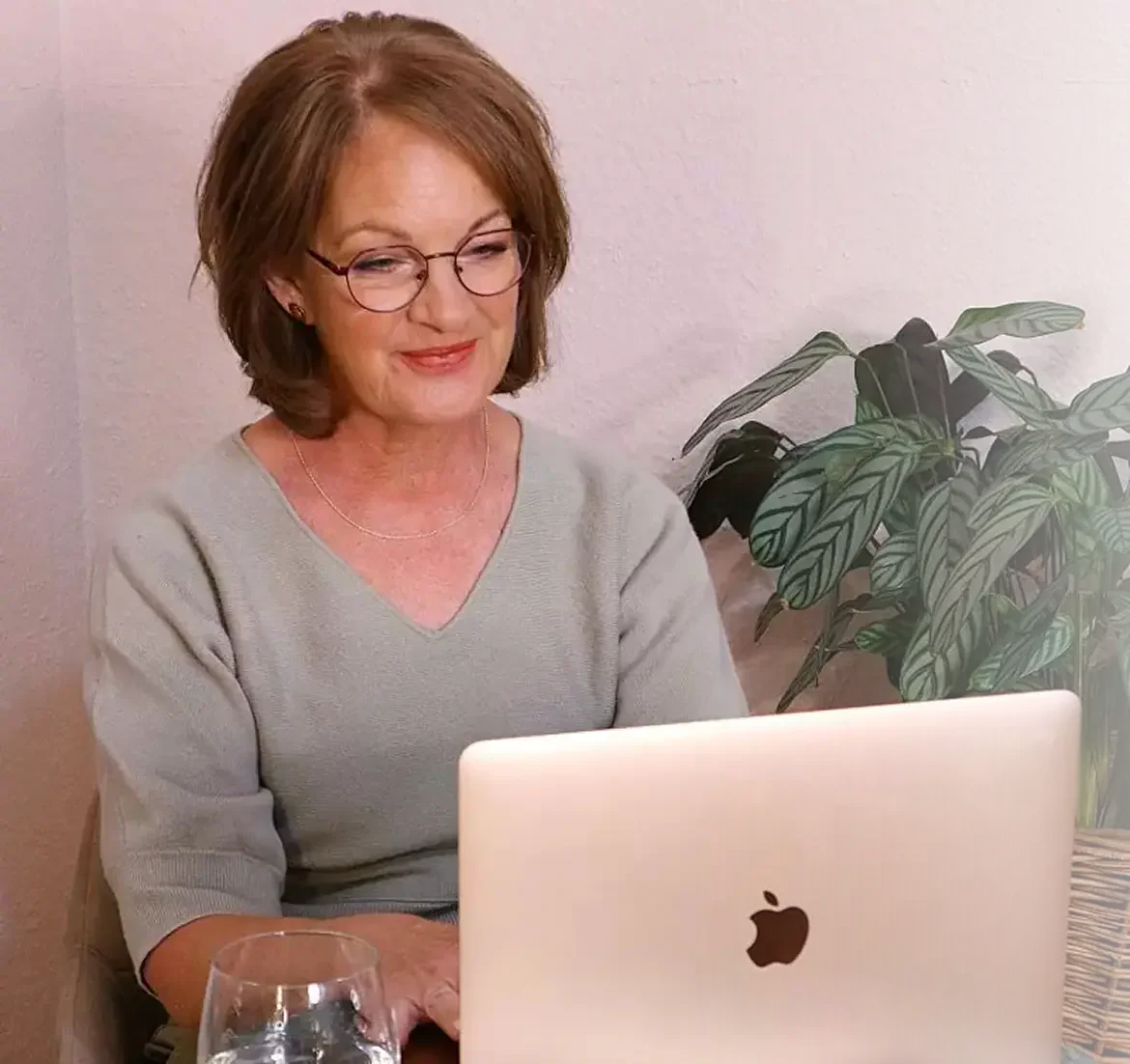 Debra Thomas, Registered UK Dietitian specialising in IBS and the low FODMAP diet.